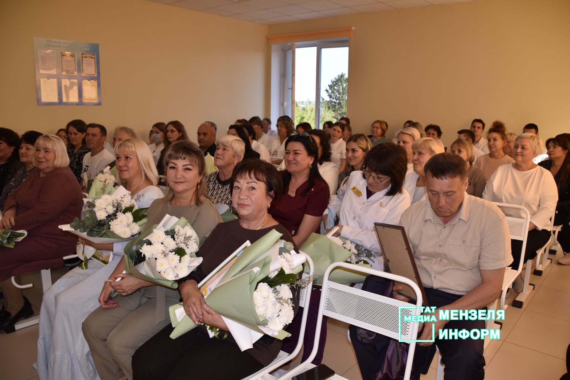 Девять специалистов здравоохранения Мензелинска удостоены Доски почёта РТ