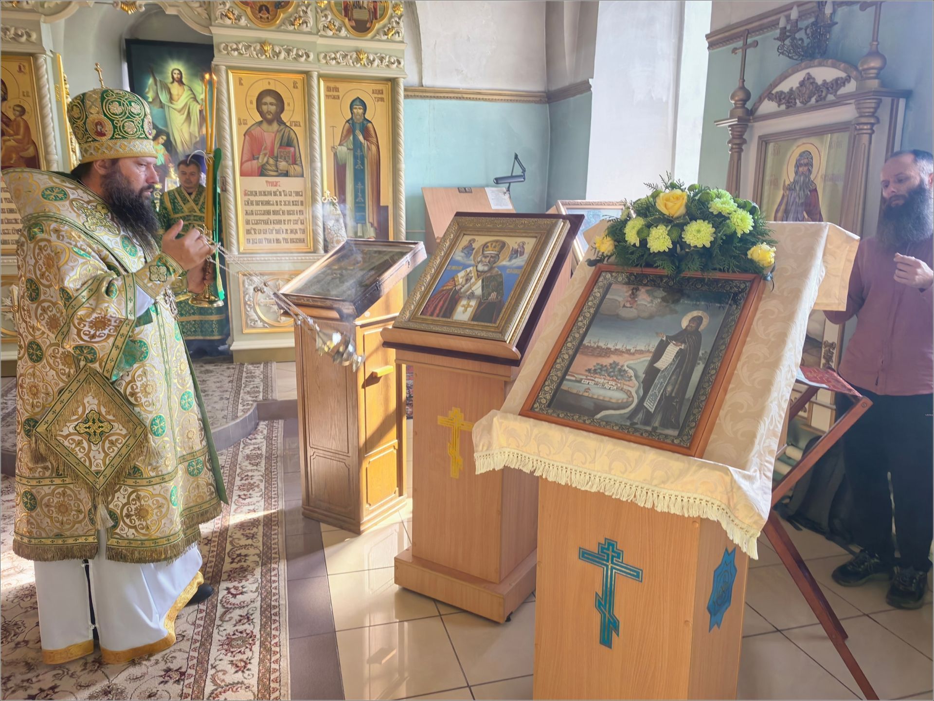 В Мензелинске прошли праздничная Литургия и крестный ход