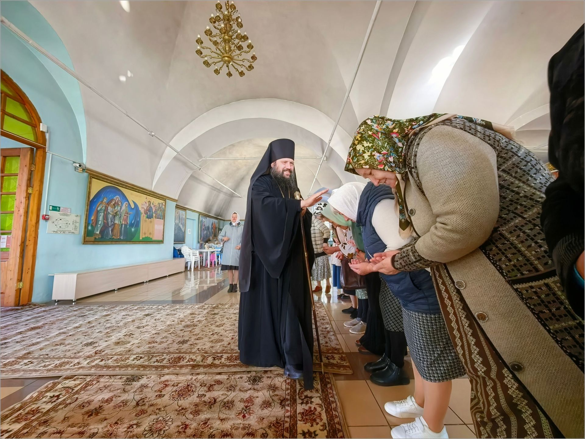 В Мензелинске прошли праздничная Литургия и крестный ход