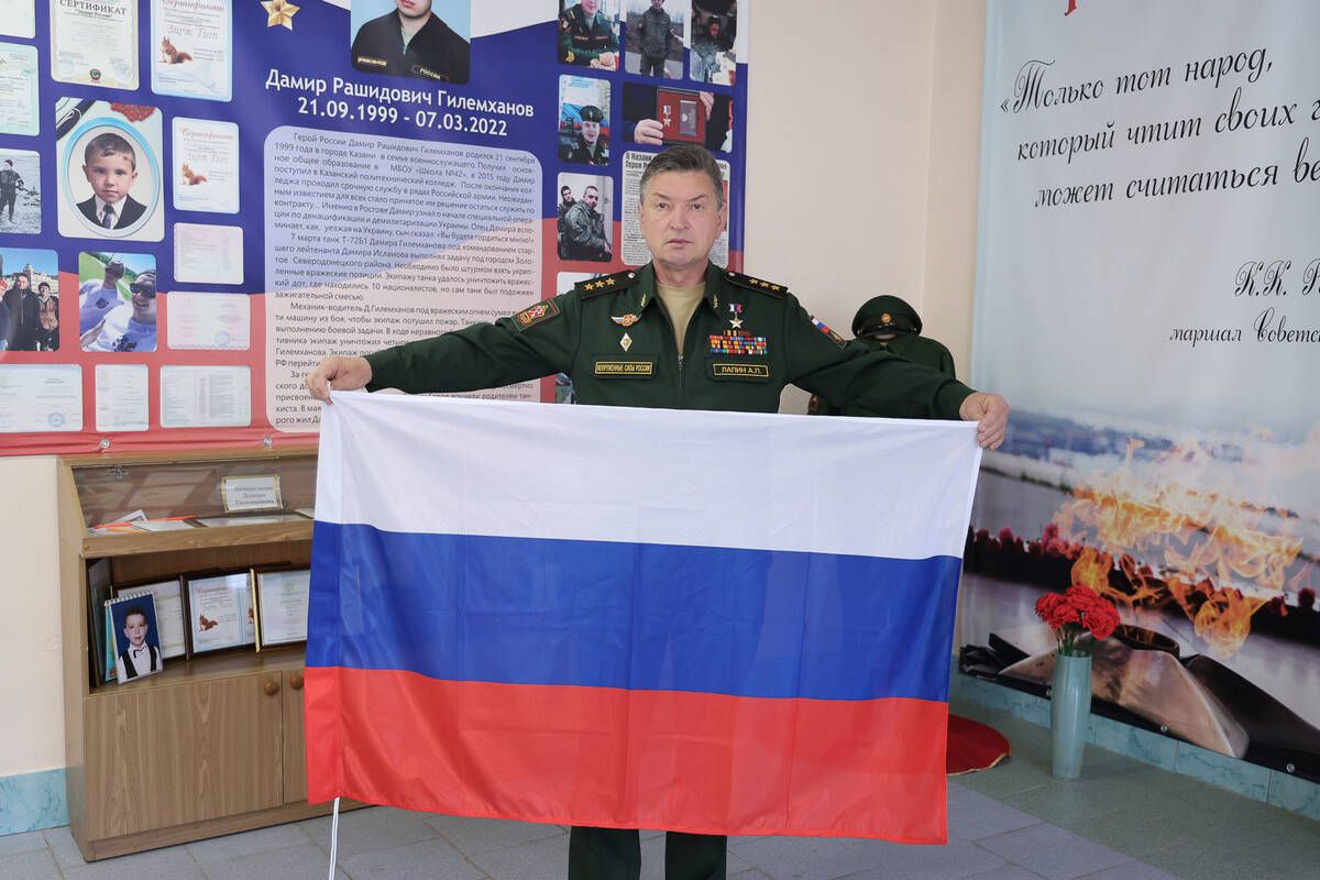 Герой России Александр Лапин проголосовал на выборах в Госдуму