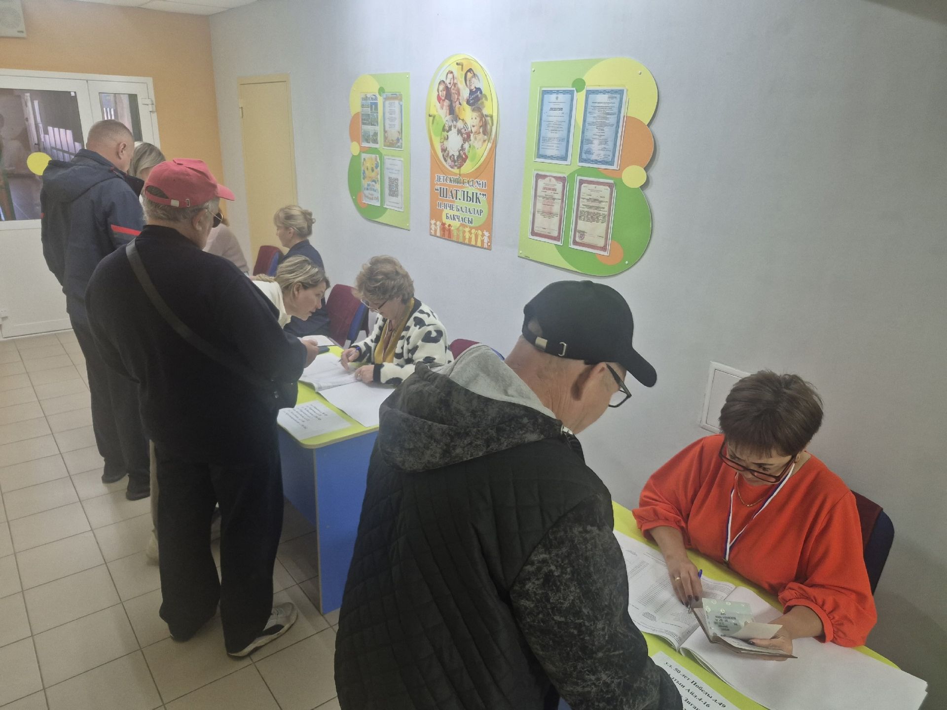 На избирательном участке в посёлке Садак всегда высокая активность