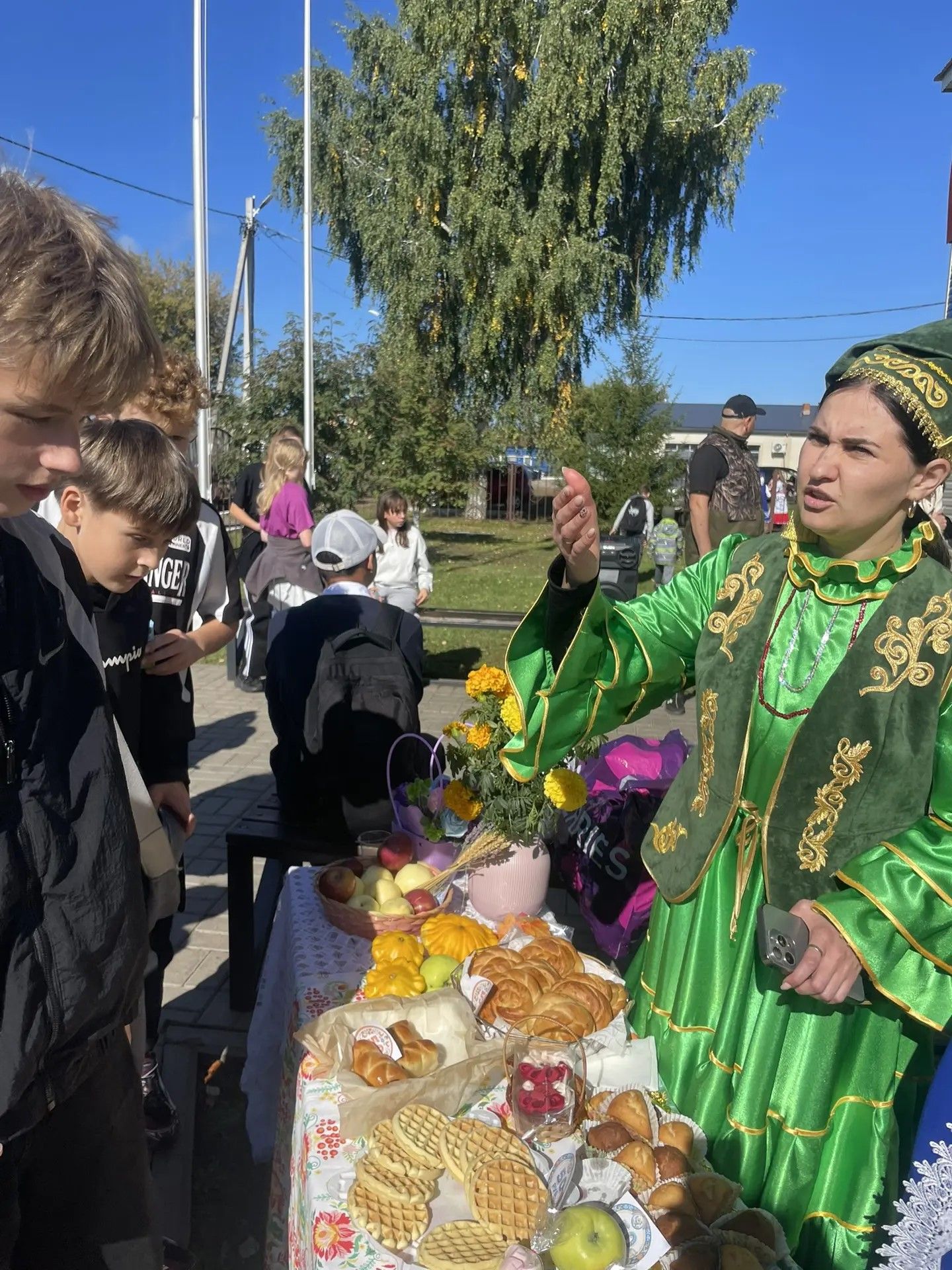 В СОШ №2 прошла благотворительная ярмарка