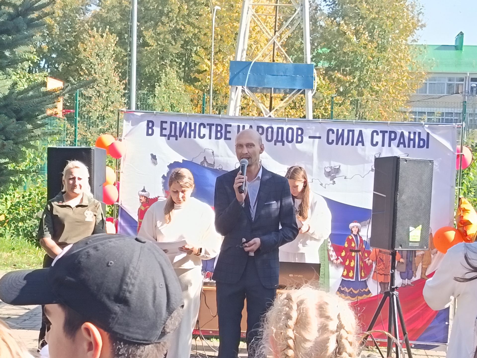 В Мензелинске благотворительная ярмарка в поддержку бойцов СВО собрала 256 тысяч рублей