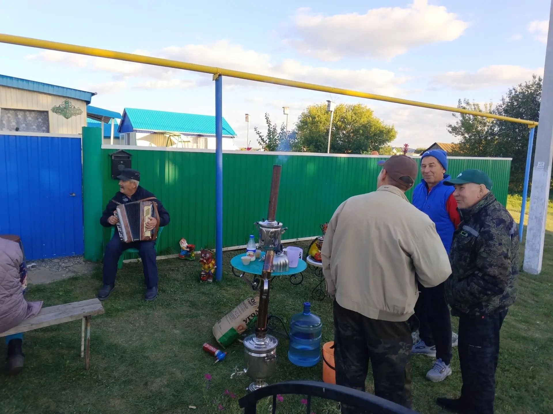 Әтрәкледә капка төбендә очрашу үткәрделәр