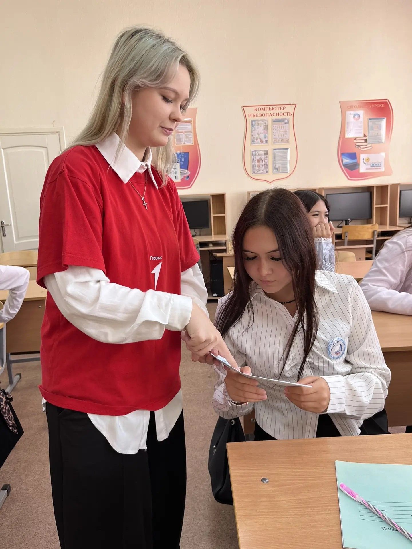 Активисты «Движения первых» провели акцию против экстремизма.