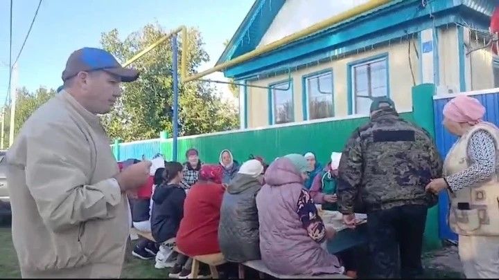 Жители деревни Мензелинского района провели дворовые посиделки