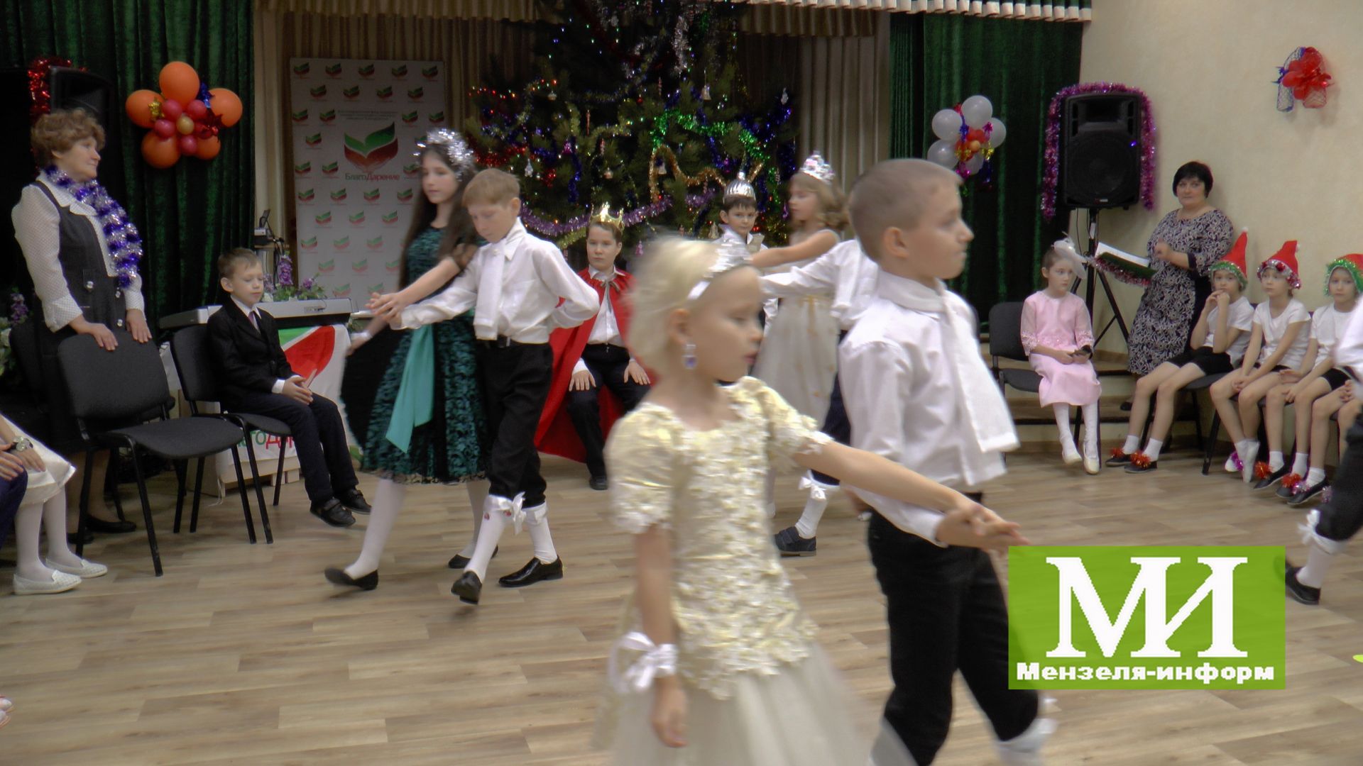 Фарит Салихов поздравил с Новым годом учеников Топасевской школы