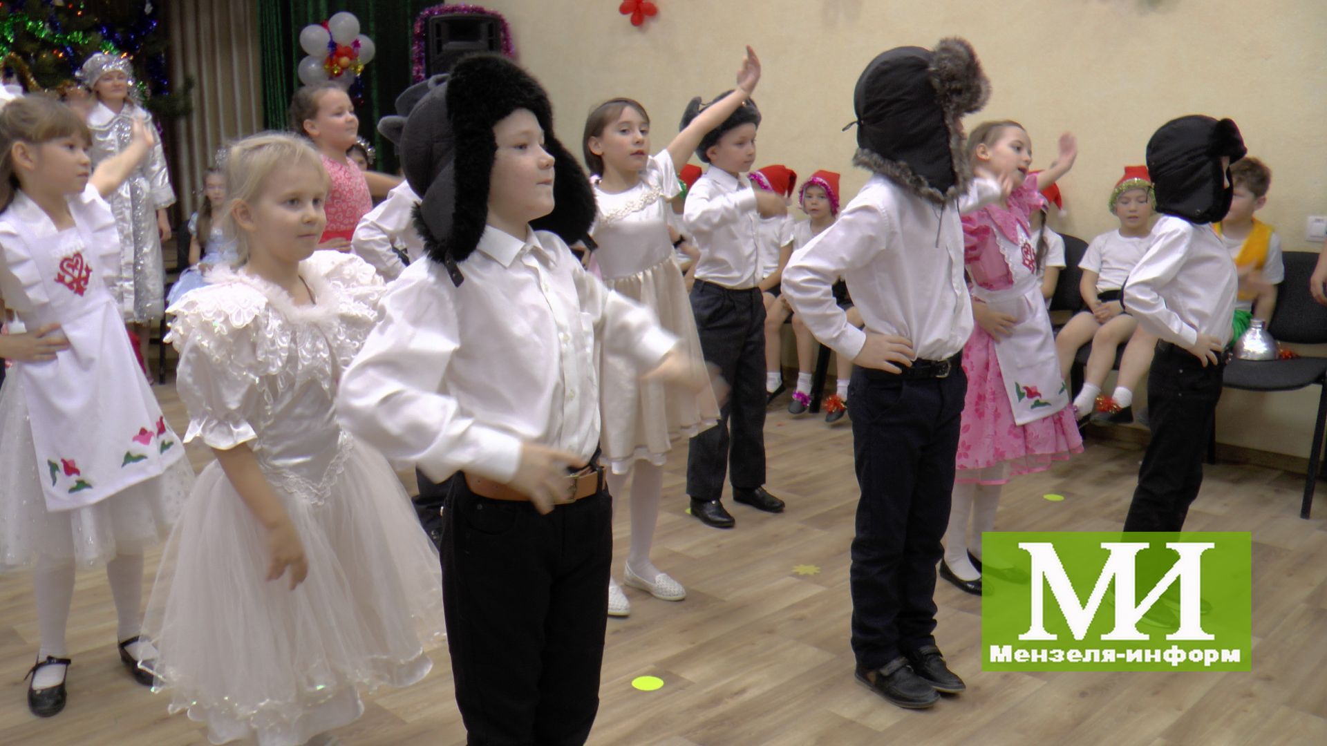 Фарит Салихов поздравил с Новым годом учеников Топасевской школы