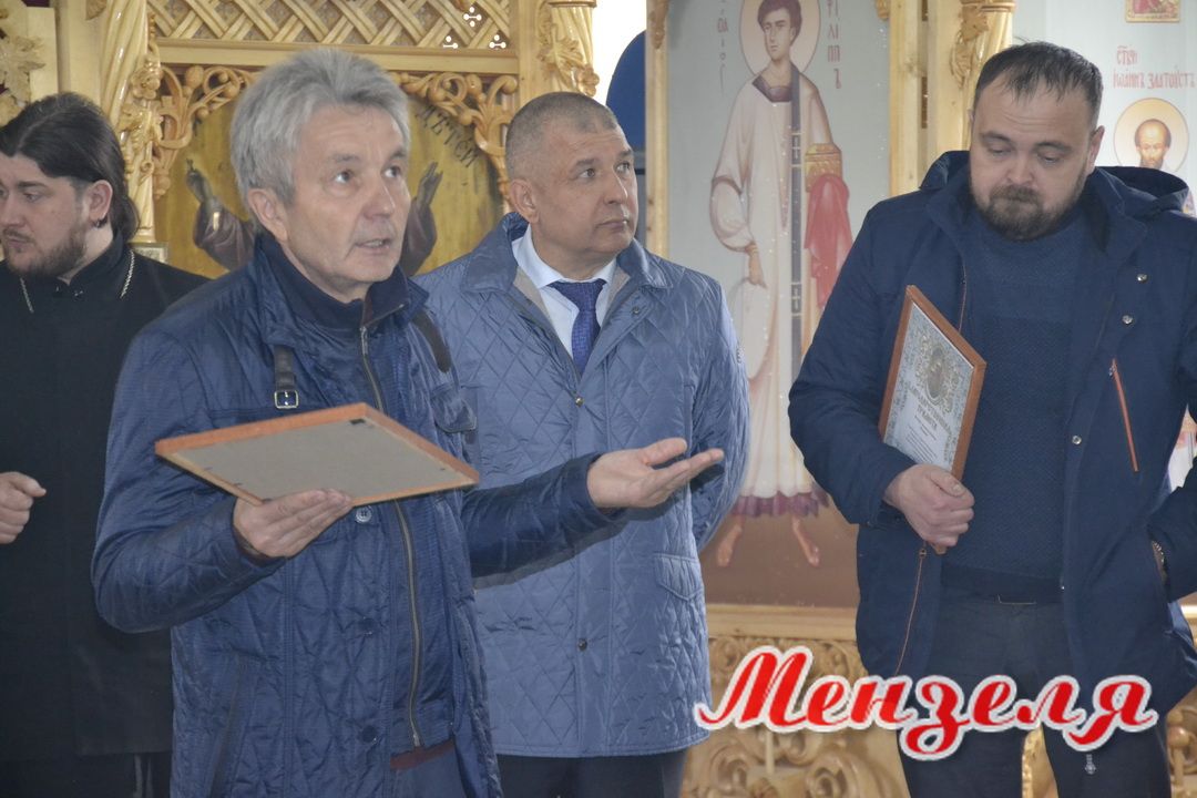 Торжественное освящение иконостаса церкви Казанской иконы Божией Матери в Мензелинске
