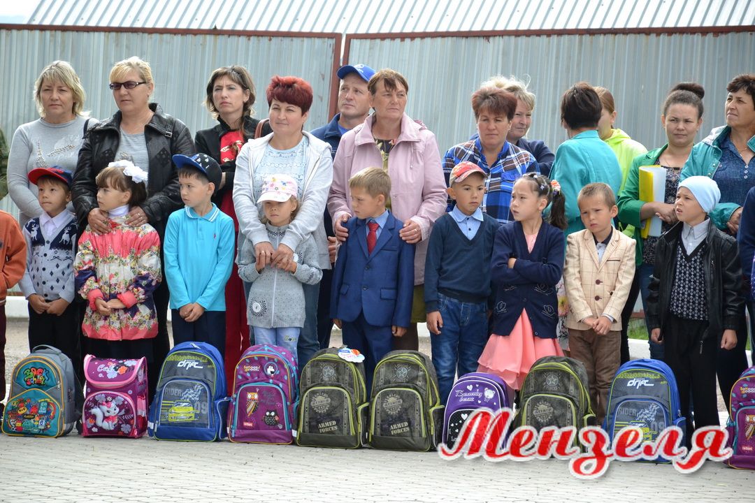 Помогли мензелинским детям собраться в школу