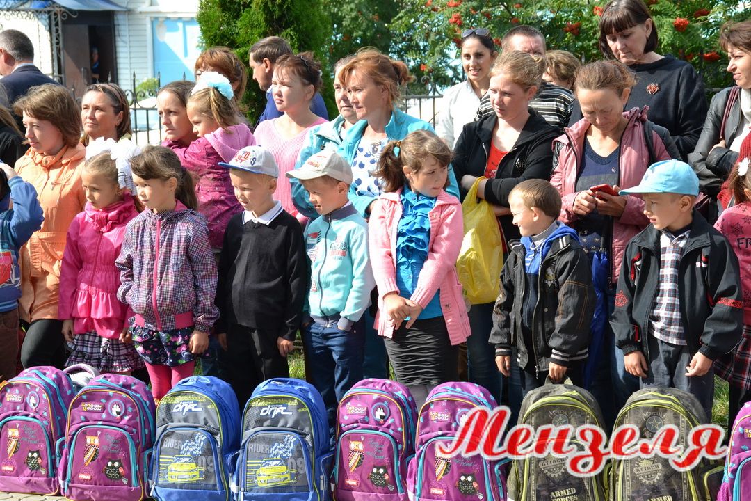 Помогли мензелинским детям собраться в школу
