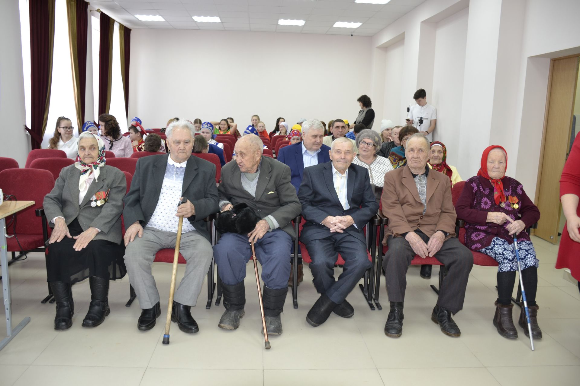 Вручение ветеранам медалей 75 лет Победы в СОШ №2