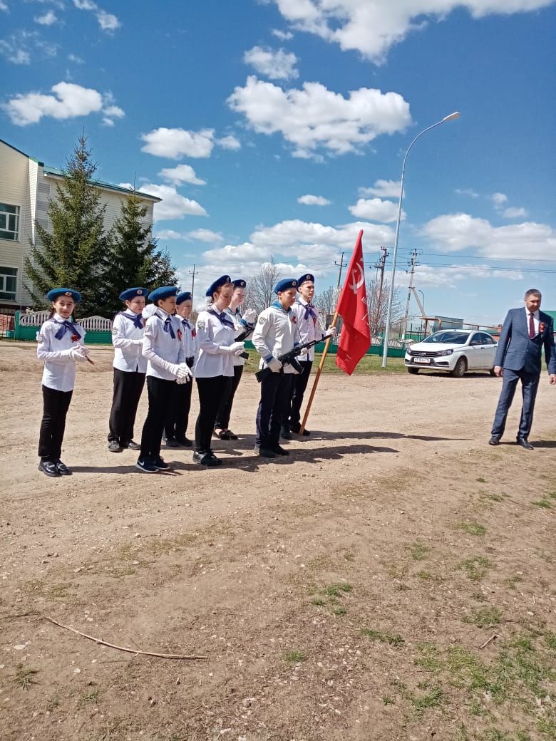 Аю мәктәбендә Җиңү көненә багышланган чаралар зурлап үткәрелде