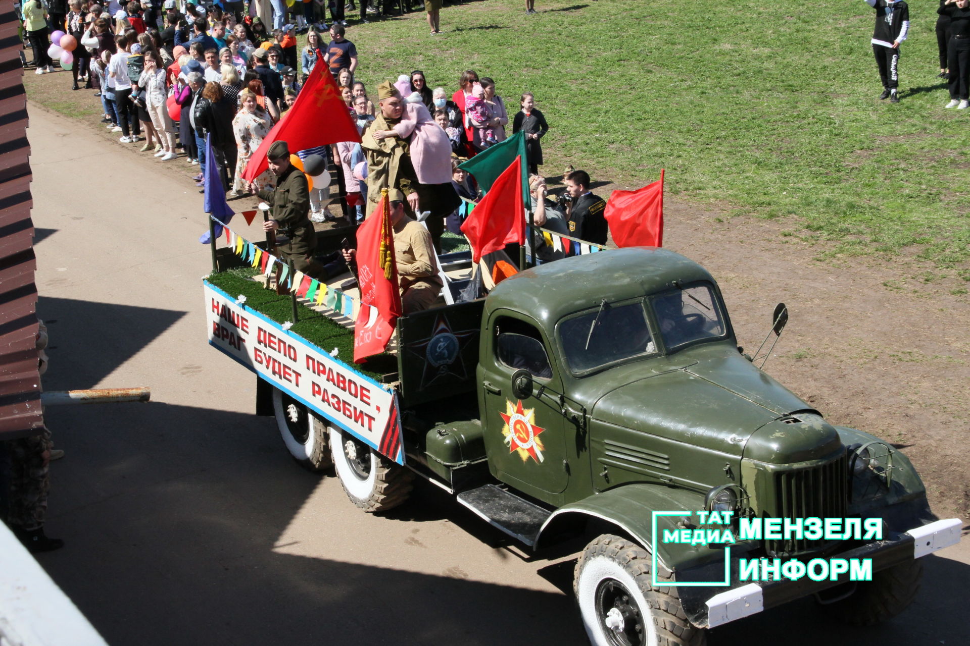 Парад машин в День Великой Победы в Мензелинске