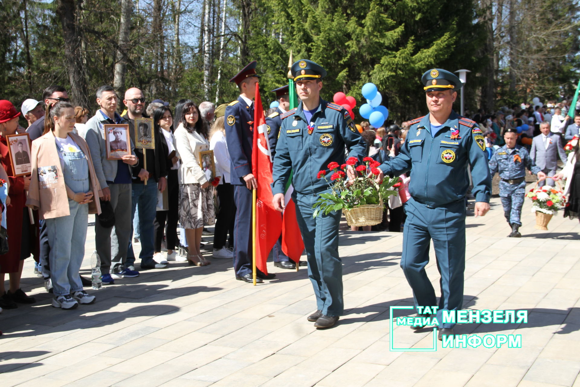 Мензелинцы возложили цветы к памятникам в честь участников Великой Отечественной войны
