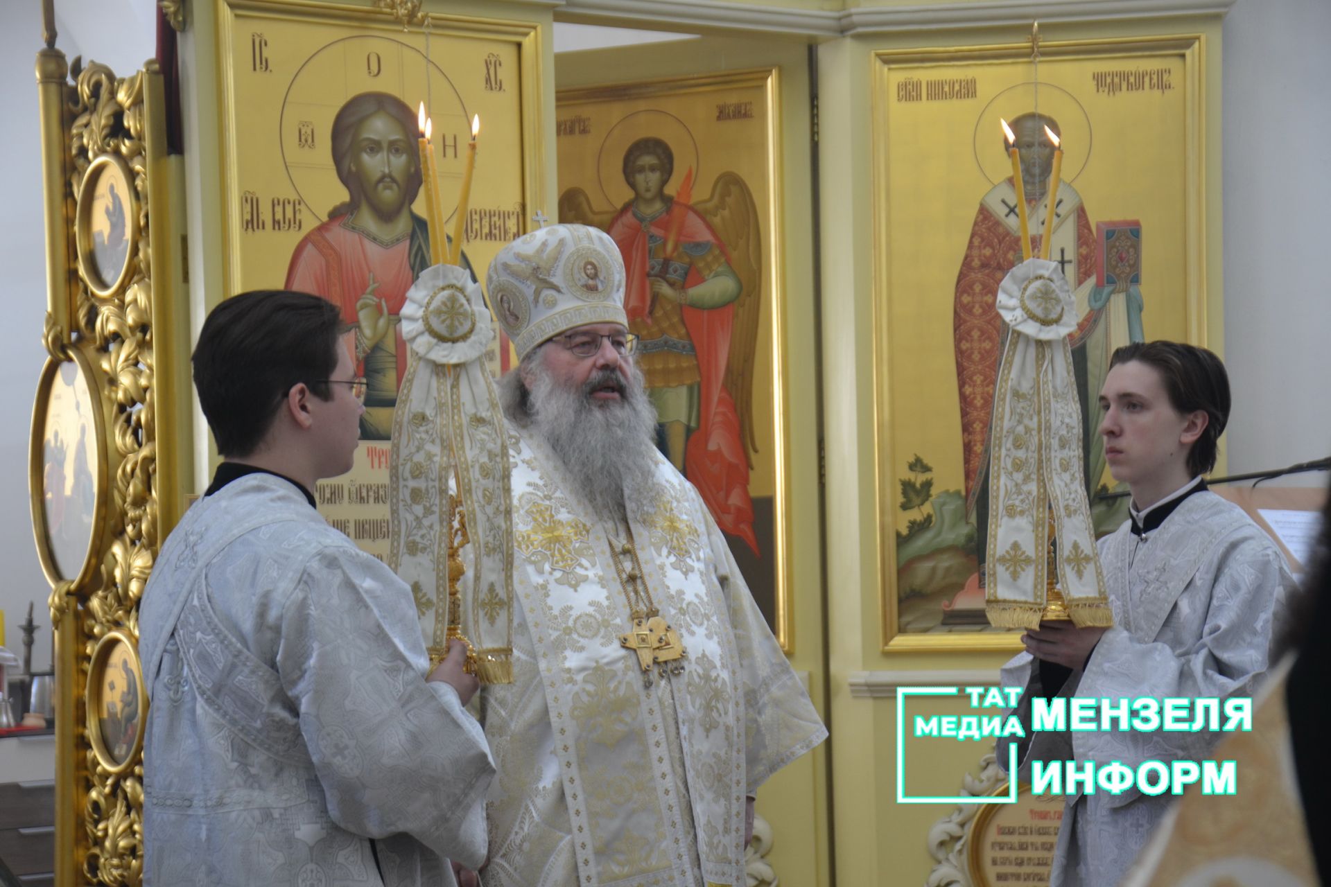 Митрополит Казанский и Татарстанский Кирилл возглавил праздничное богослужение в Никольском кафедральном Соборе, пообщался с прихожанами