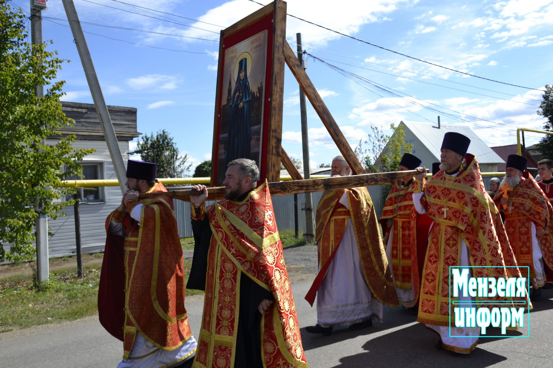 В день памяти преподобномученицы Маргариты в Мензелинске прошли праздничное богослужение и крестный ход