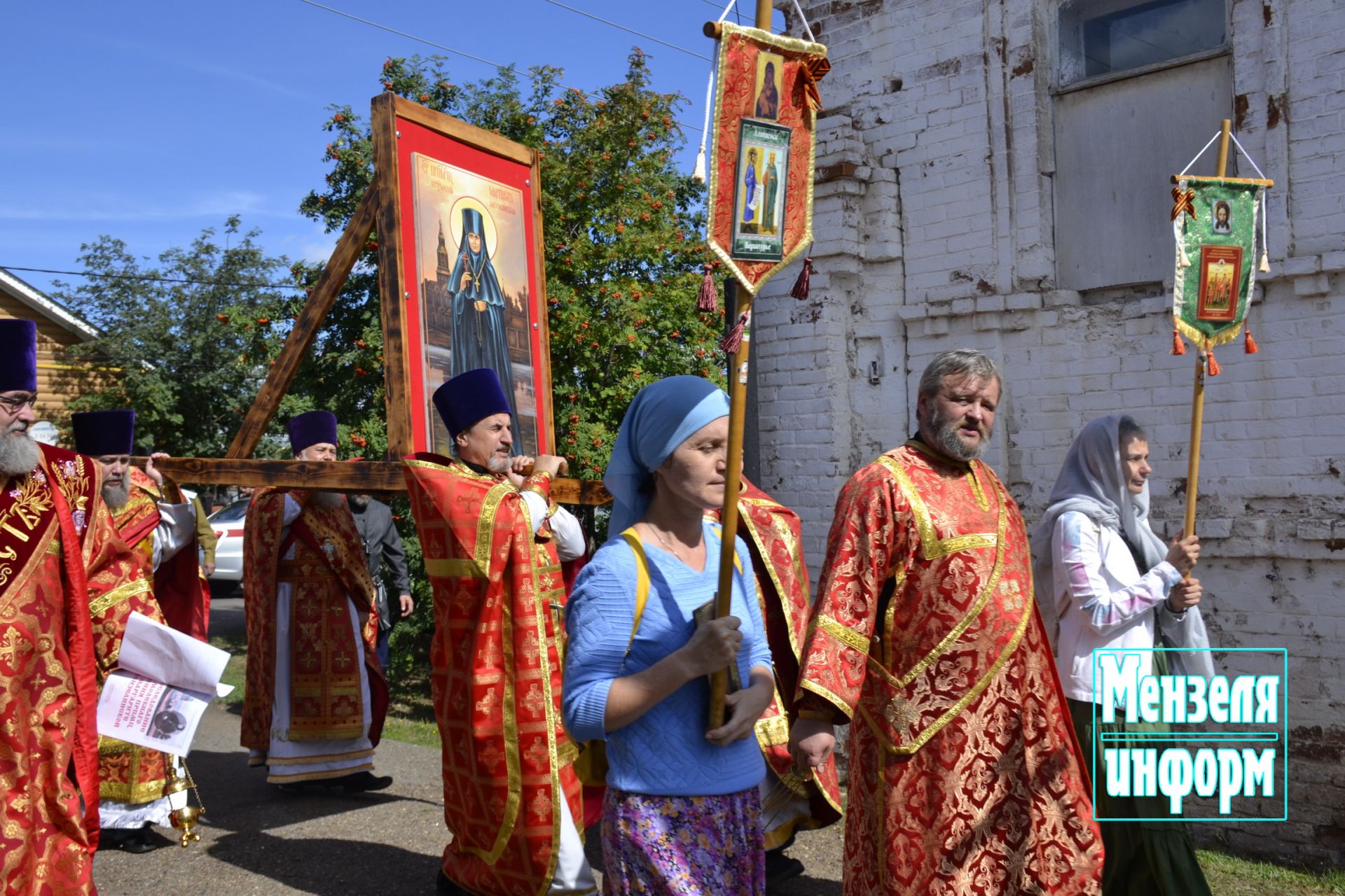 В день памяти преподобномученицы Маргариты в Мензелинске прошли праздничное богослужение и крестный ход