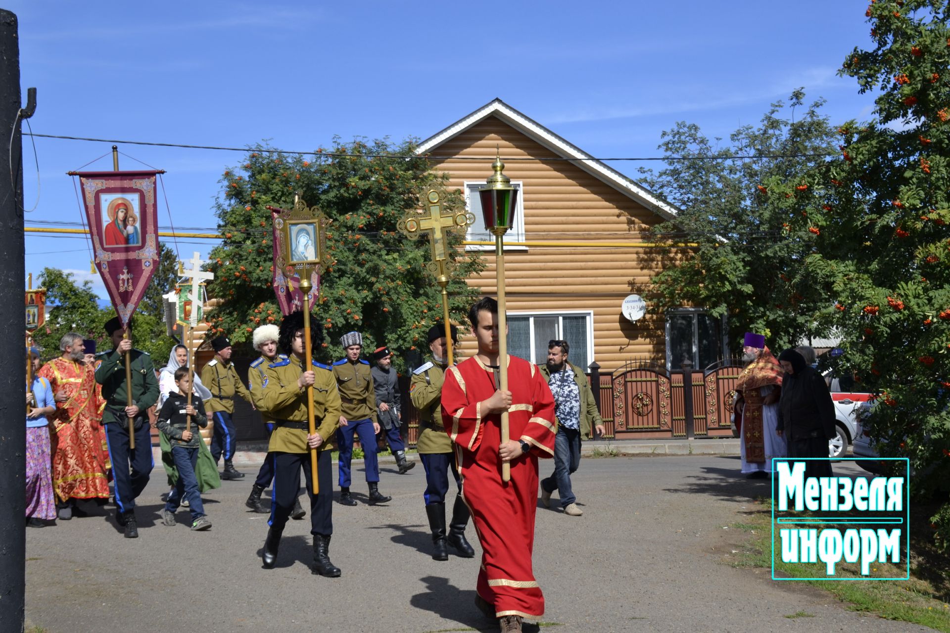 В день памяти преподобномученицы Маргариты в Мензелинске прошли праздничное богослужение и крестный ход