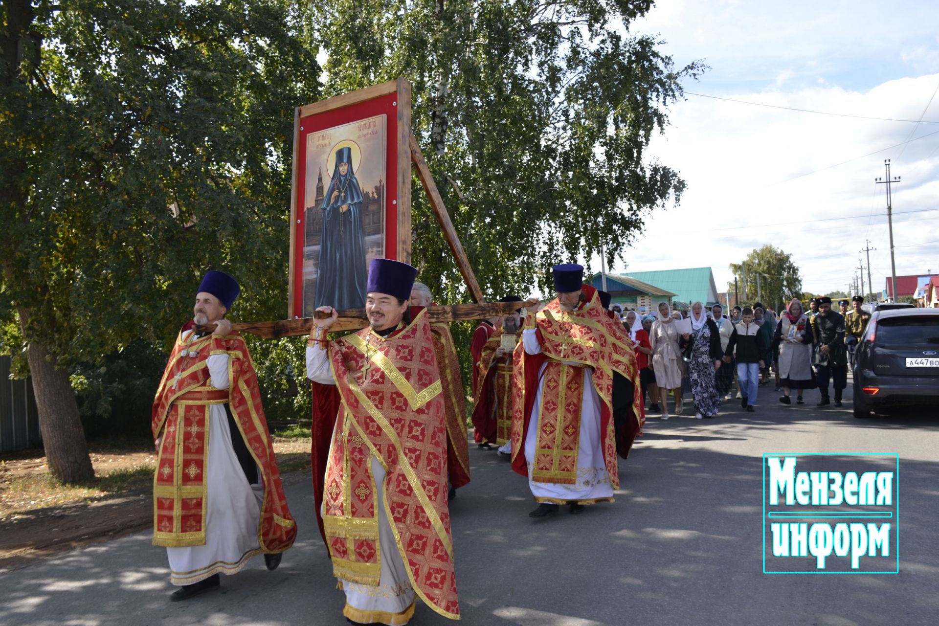 В день памяти преподобномученицы Маргариты в Мензелинске прошли праздничное богослужение и крестный ход