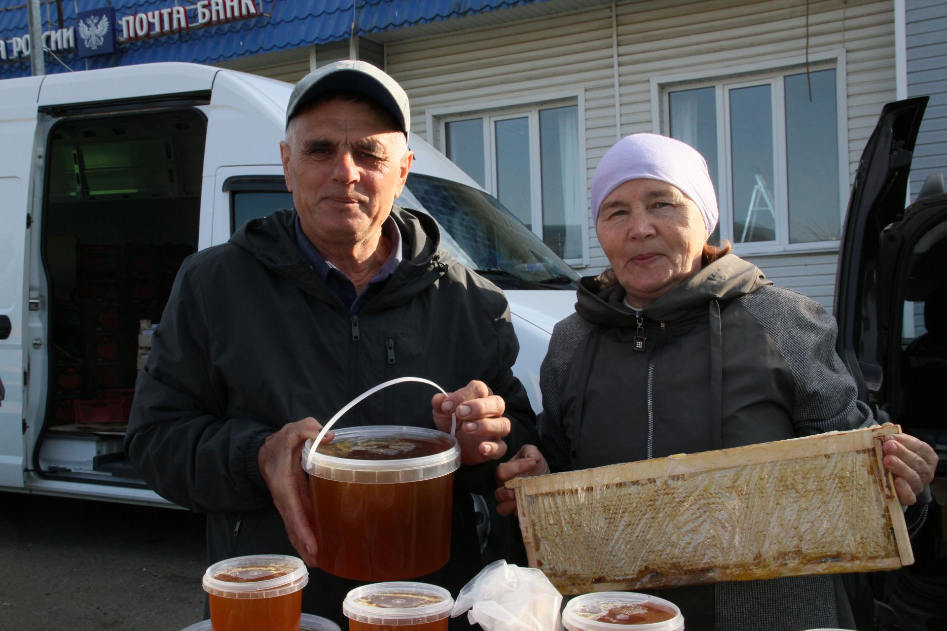 Минзәлә авыл хуҗалыгы җитештерүчеләре беренче көзге ярминкәдә үз продукцияләрен тәкъдим иттеләр