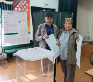 Минзәлә районы Бикбау авылында беренче булып Гилметдиновлар гаиләсе тавыш бирде