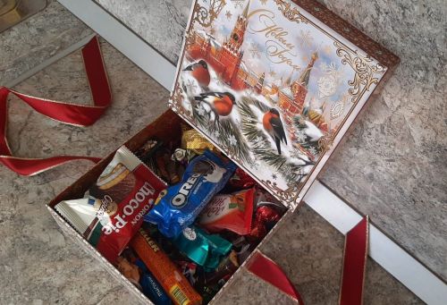 Сладости от Деда Мороза — радость или угроза детскому организму