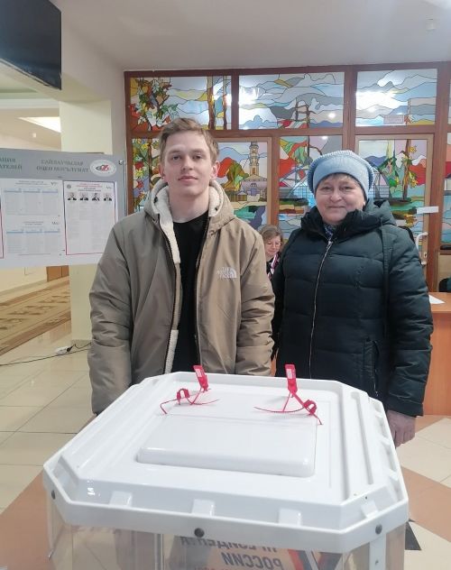 Житель Мензелинска Никита Колясев впервые проголосовал на выборах