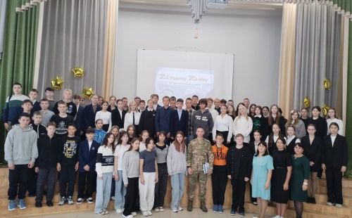 Участник СВО навестил свою родную школу