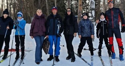 Легендарный тренер встретил 92-летие на лыжне: Владимир Мильчаков принимает поздравления