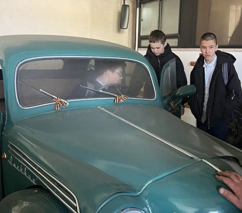 Школьники из Мензелинска познакомились с работой автопарка в рамках профориентационной экскурсии