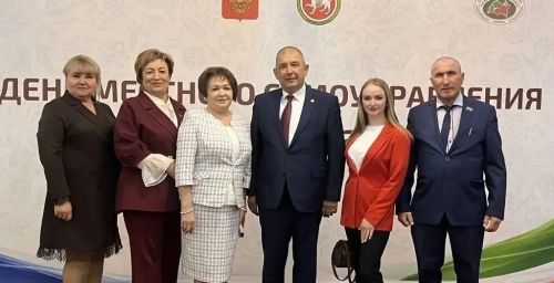 Представители Мензелинского района приняли участие в торжествах ко Дню местного самоуправления в Казани и Москве
