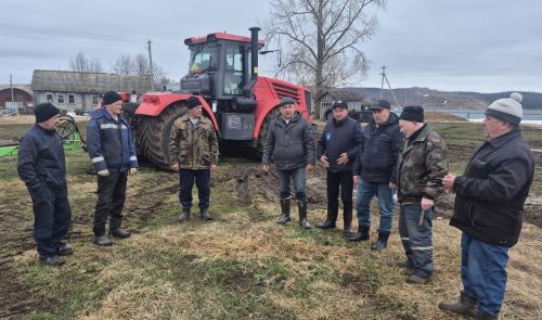 Первая встреча в 2026 году главы района в сельских поселениях и хозяйствах