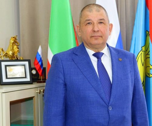 Минзәлә районы башлыгы Айдар Салаховның Республика көне белән котлавы