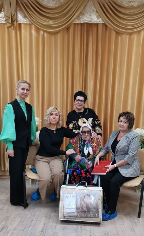 95-летний юбилей отметила жительница Мензелинска Галия Давлетшина