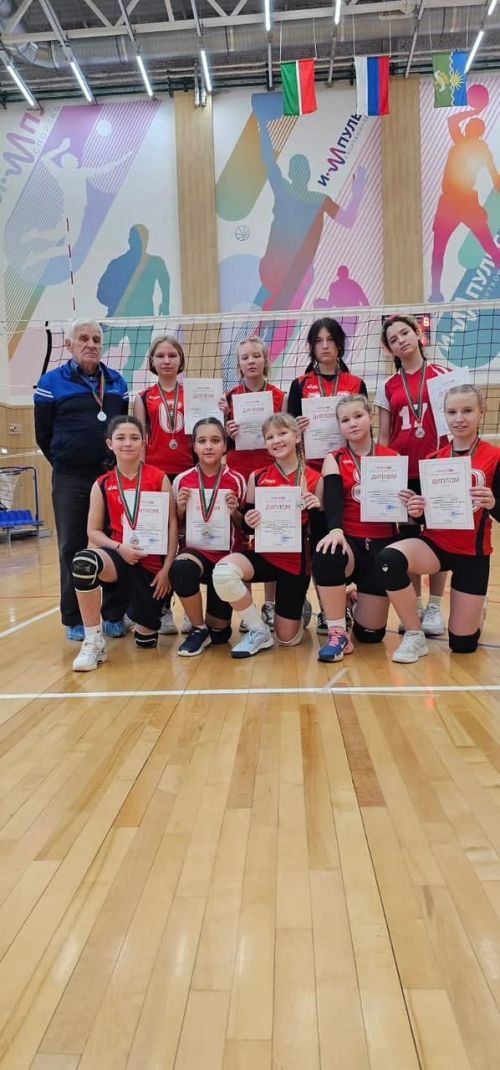 Беспалов әзерләгән команда волейбол буенча ТР беренчелегендә 2 урын яулады
