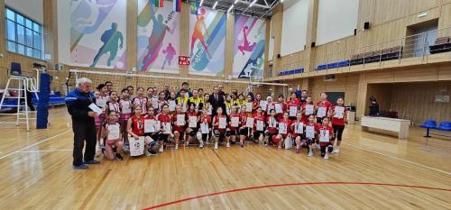 Беспалов әзерләгән команда волейбол буенча ТР беренчелегендә 2 урын яулады