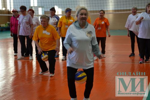 Спортивный праздник для мензелинских пенсионеров