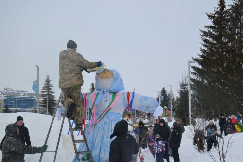 В центре Мензелинска отпраздновали Масленицу