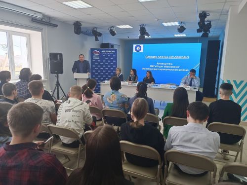 В Мензелинске прошла профориентационная встреча с молодежью