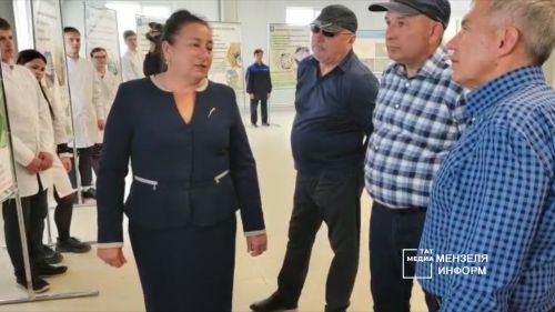 Рустам Минниханов при посещении молочного комплекса ООО «Камский Бекон» ознакомился проектами по созданию генетического центра и цифровизации АПК