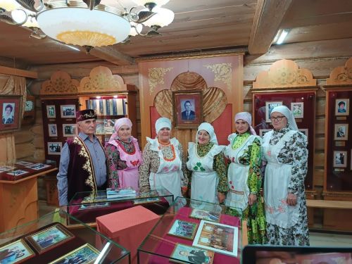 «Мөшеге чишмәләре» побывали в гостях в родной деревне Минтимера Шаймиева