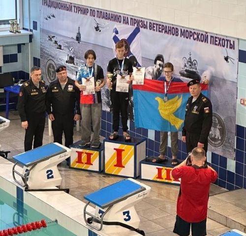 Минзәлә йөзүчеләре диңгез пехотасы ветераннарыннан призларына лаек булдылар