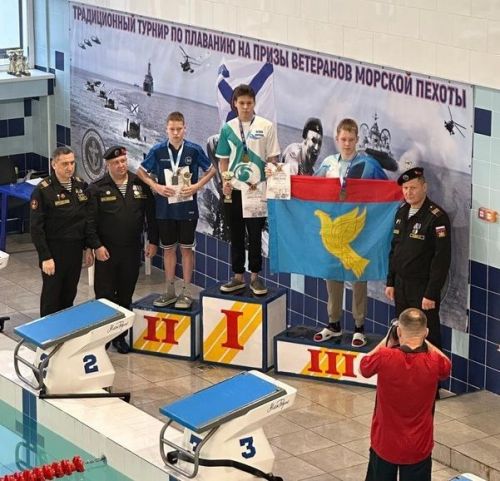 Минзәлә йөзүчеләре диңгез пехотасы ветераннарыннан призларына лаек булдылар