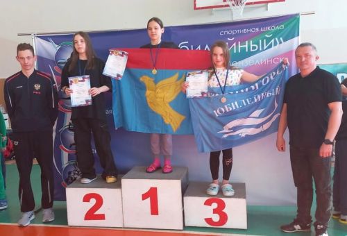Минзәлә йөзүчеләре үзебездә узган республика ярышларында уңышлы чыгыш ясадылар
