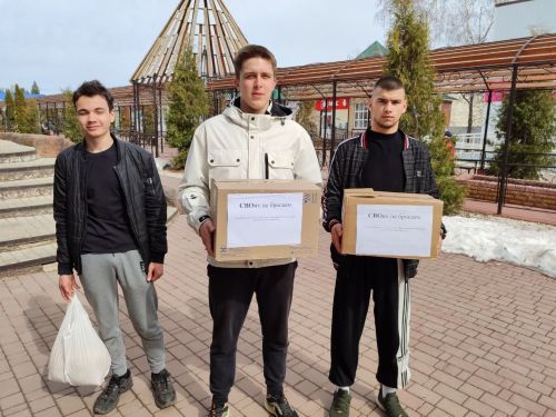 Минзәлә педагогия колледжы студентлары һәм хезмәткәрләре махсус хәрби операциядә катнашучылар өчен токмач әзерләде