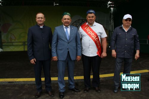 На Сабантуе передовики Мензелинского района получили республиканские награды