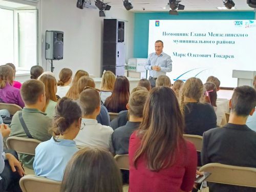 В Мензелинске со студентами провели круглый стол по антиэкстремистской тематике