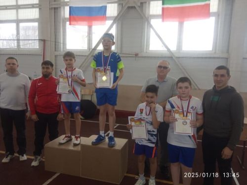 Бадминтонисты Мензелинска выиграли 8 медалей в Сарманове