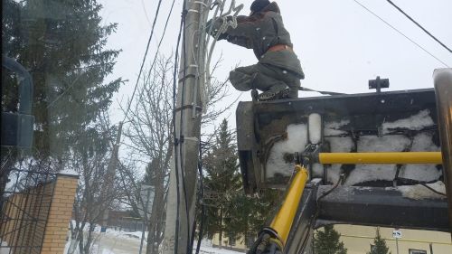 В Мензелинске начали убирать Новогодние украшения